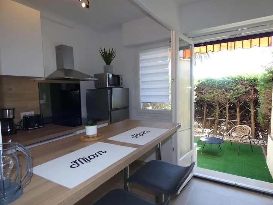 Studio Moderne En Rez De Jardin أنتيب